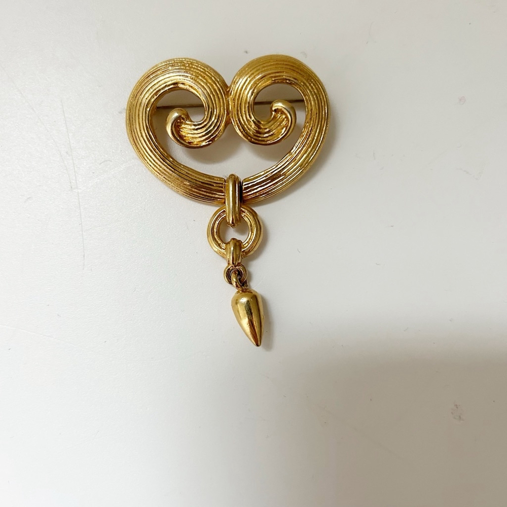Vintage Gold Toned Heart Heart Dangly Brooch Textured Girlhoodcore